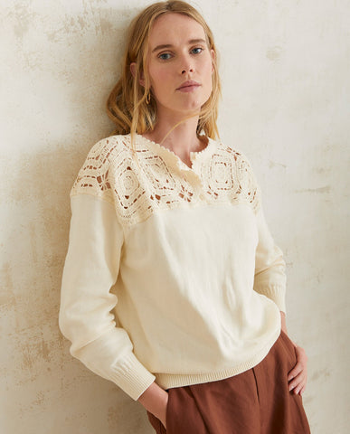 PULLOVER WITH CROCHET DETAIL