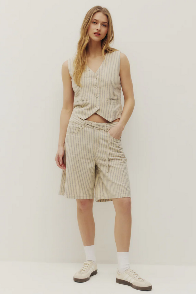 HERRINGBONE BELTED SHORTS