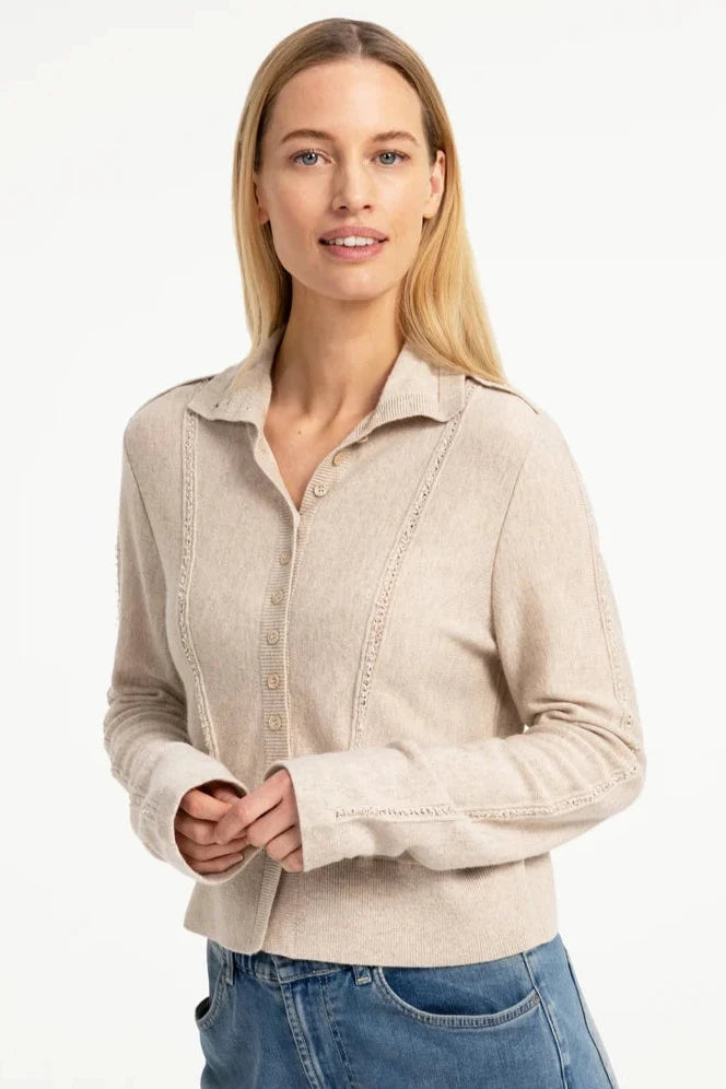 HIGH COLLAR BUTTON CLOSURE