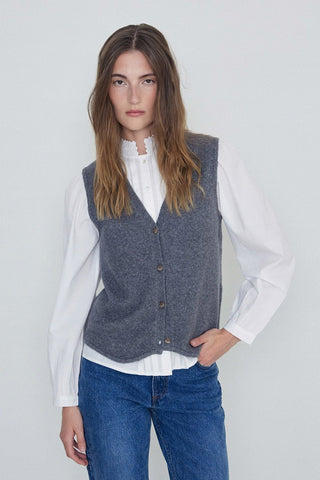 BUTTON DOWN VEST