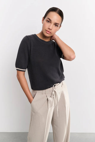 TEXTURED SWEATER ROUND NECK SHORT SLEEVED