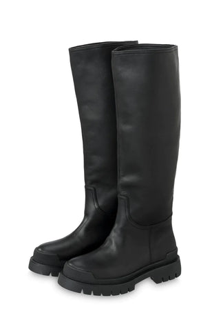 High leather boots with bulky sole