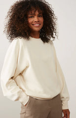 Sweatshirt with shoulder pads and rib at side seams