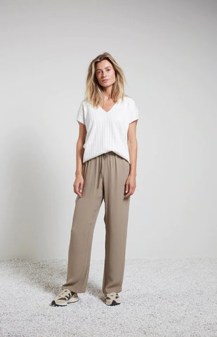 V-neck sweater with short sleeves in rib stitch