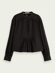 Popover shirt with gathering