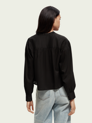 Popover shirt with gathering