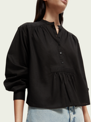 Popover shirt with gathering
